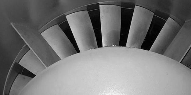 Ansicht des Impellers eines grossen Axialventilators zur Entrauchung für die Tunnellüftung